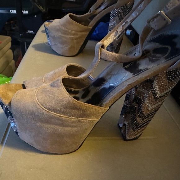 Jessica Simpson heels - Picture 4 of 7